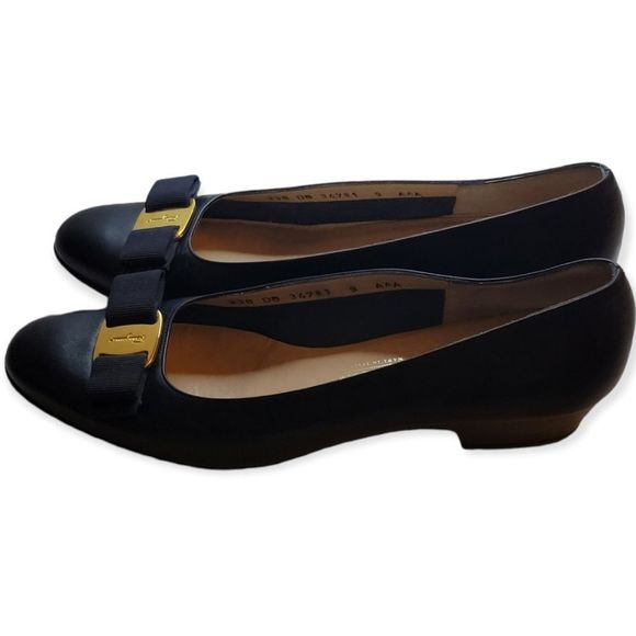 Salvatore Ferragamo Vara Black Pumps Size 9 AAA - Picture 4 of 8